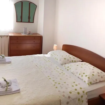 Klisovic - Duplex Three Bedroom With Terrace *